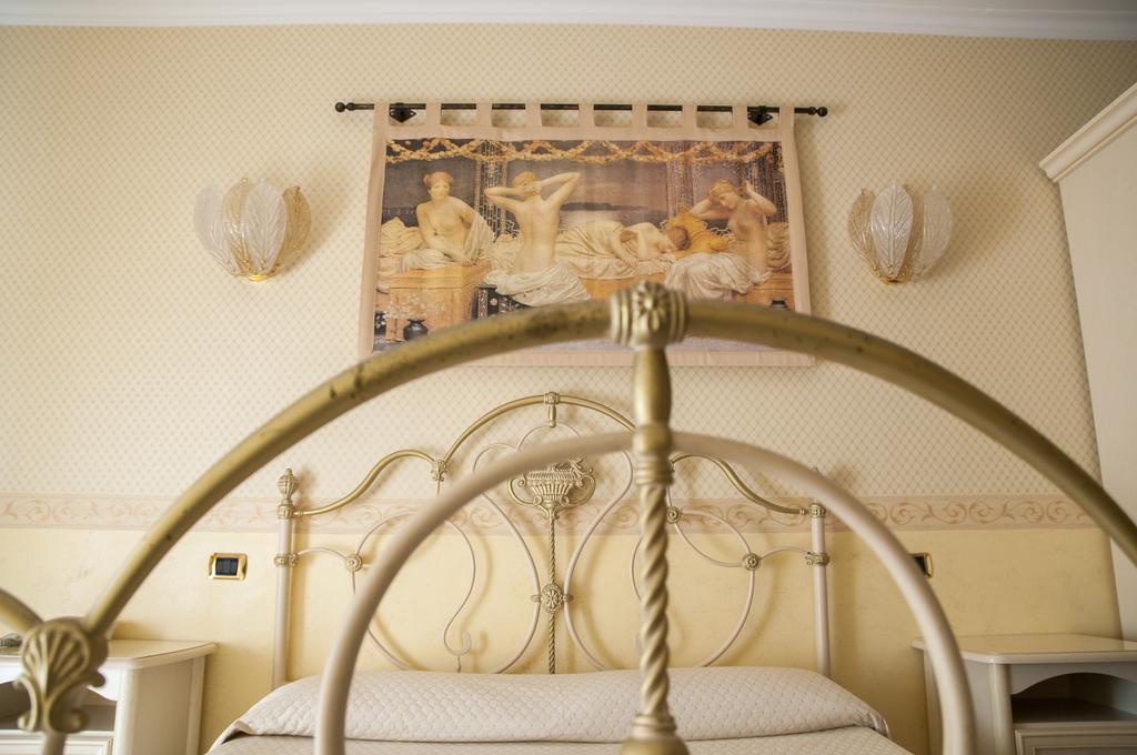 Kristall E Giardini Dell'eden Hotel 3*